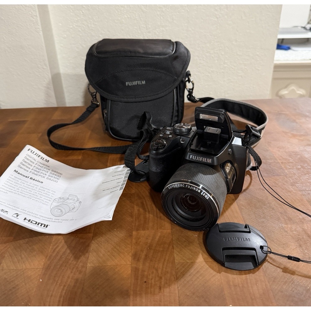 FujiFilm Digital Camera FinePix S8200 Full HD 16GB SD Card With Case
